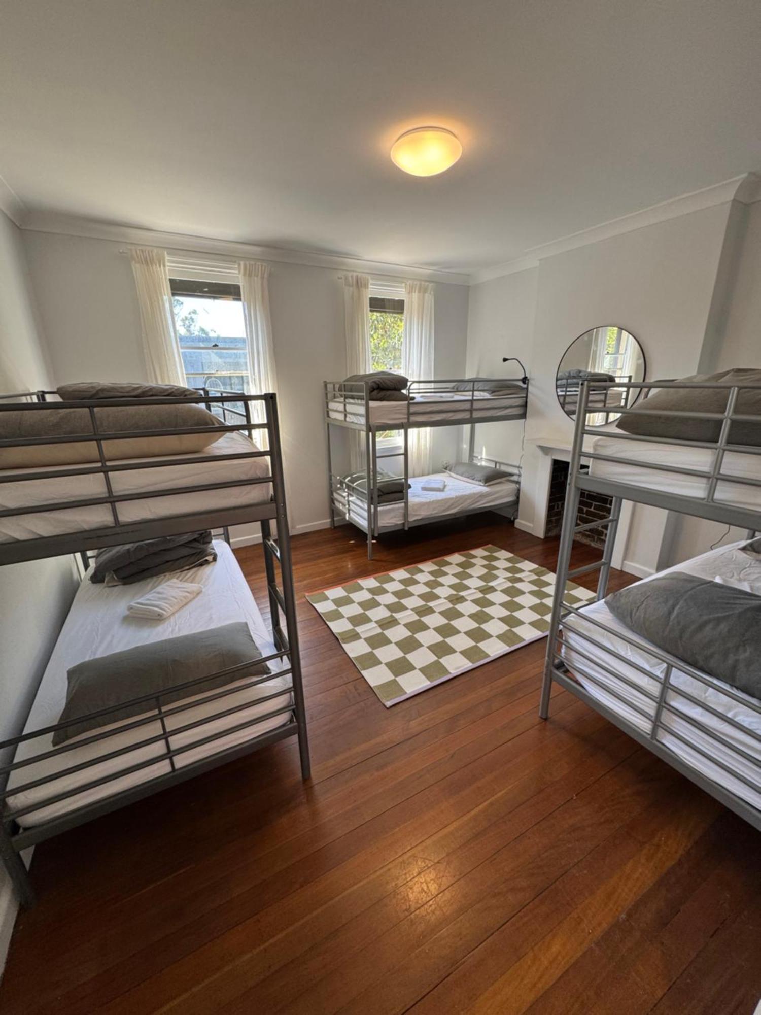 Posto Letto in Dormitorio Misto con 6 Letti