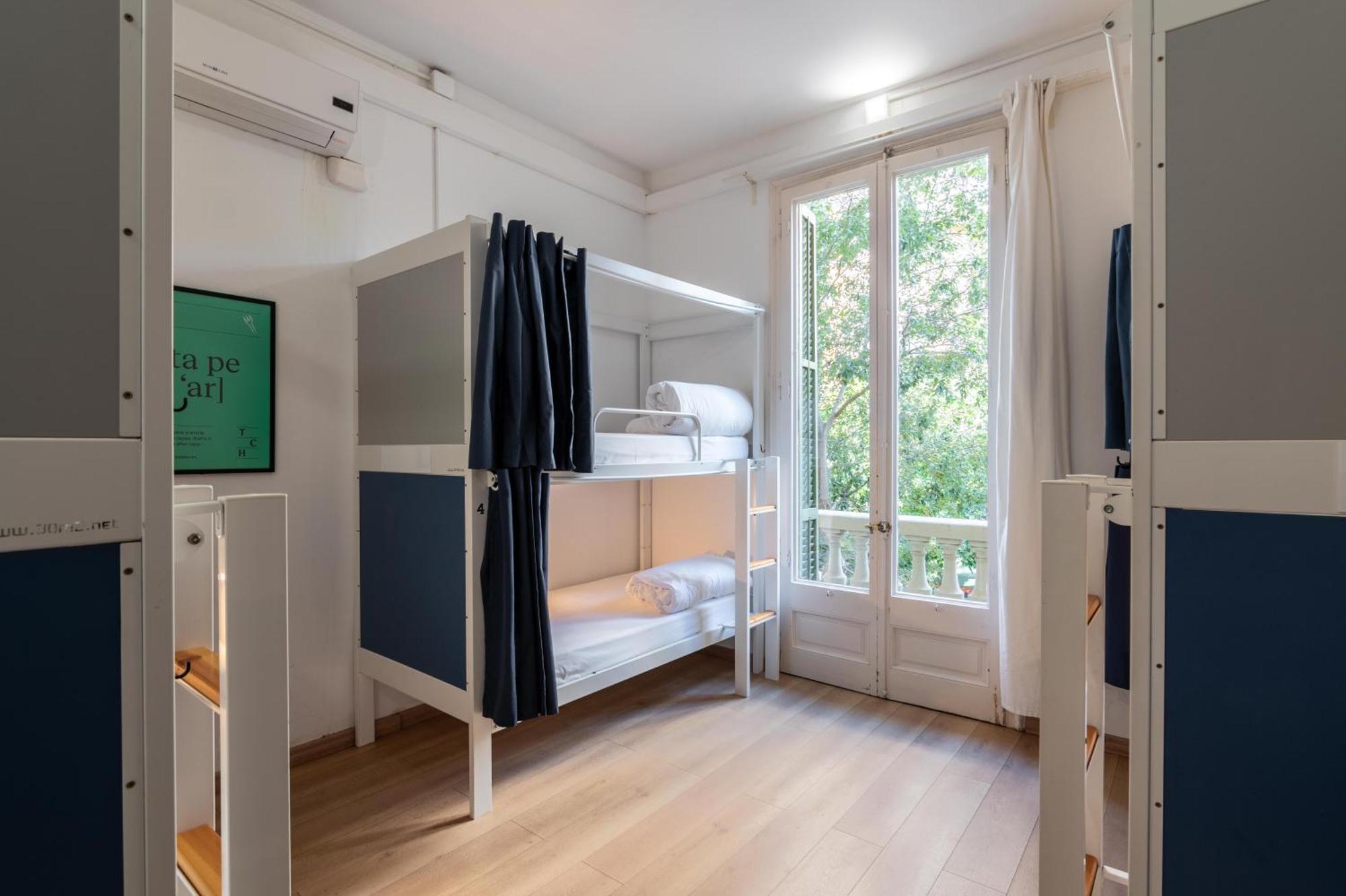 Camera Familiare (6 Adulti) con Bagno in Comune