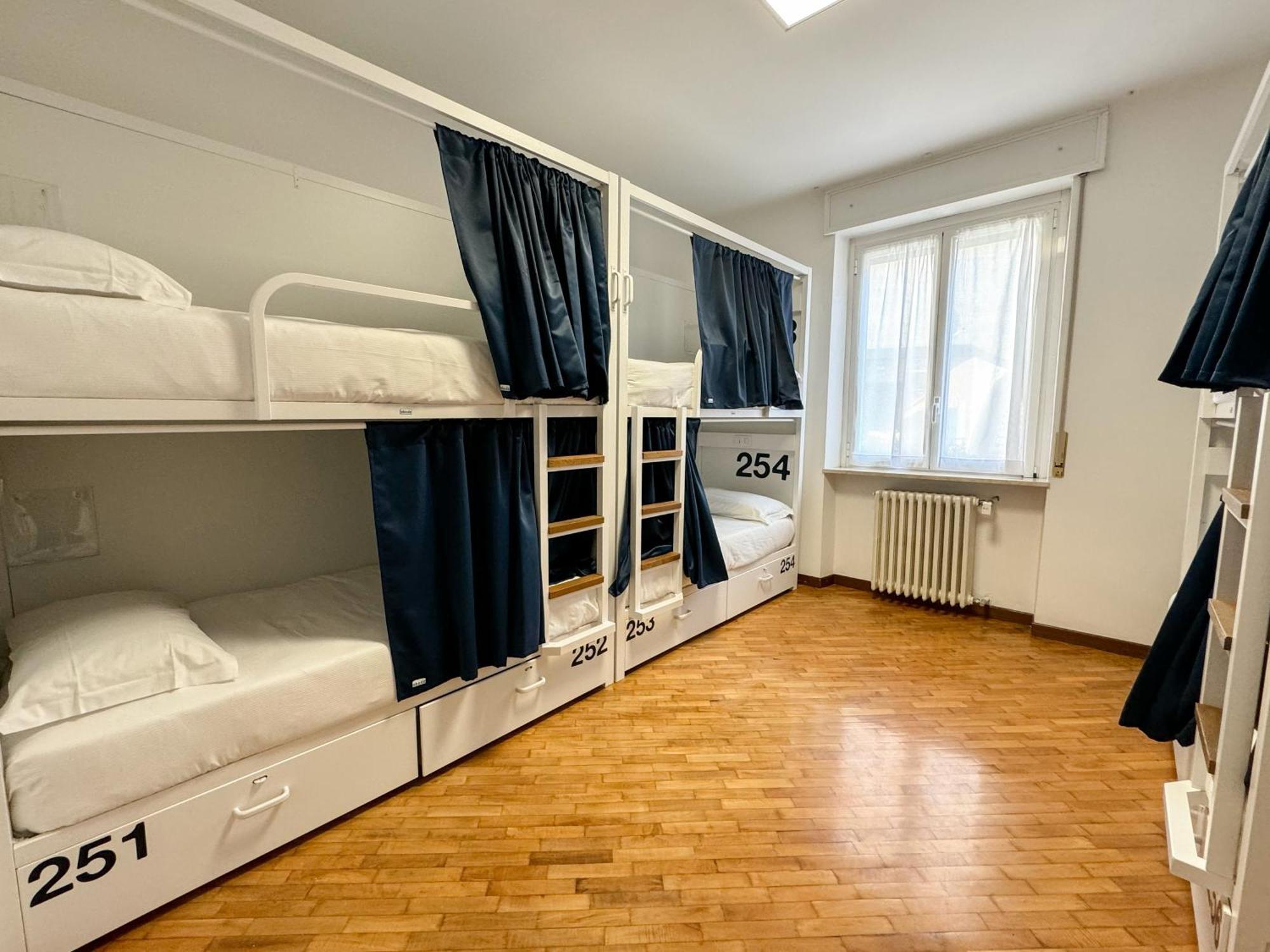 Posto Letto in Dormitorio Misto con 6 Letti