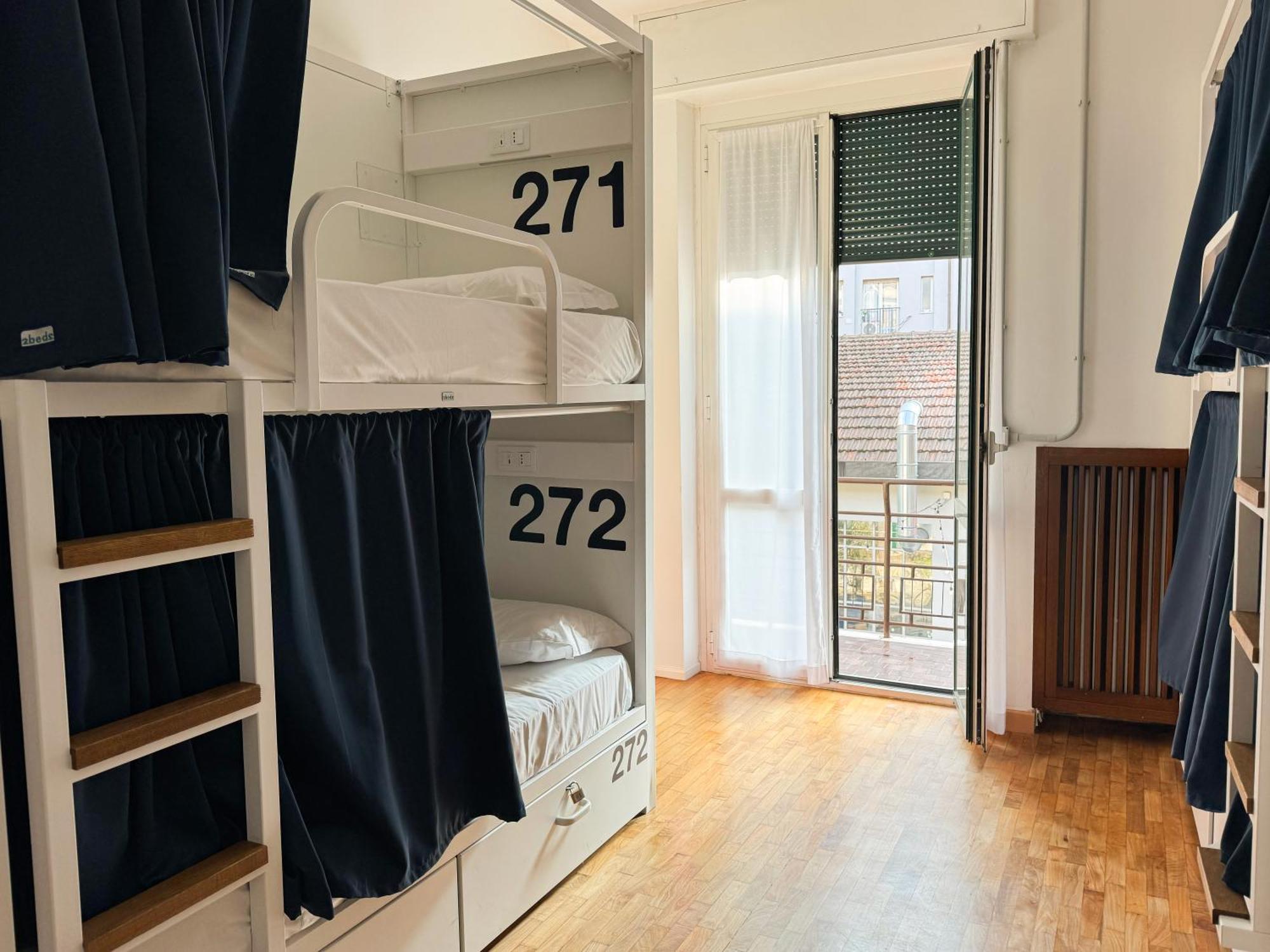 Dormitorio femminile da 6 posti letto bagno interno