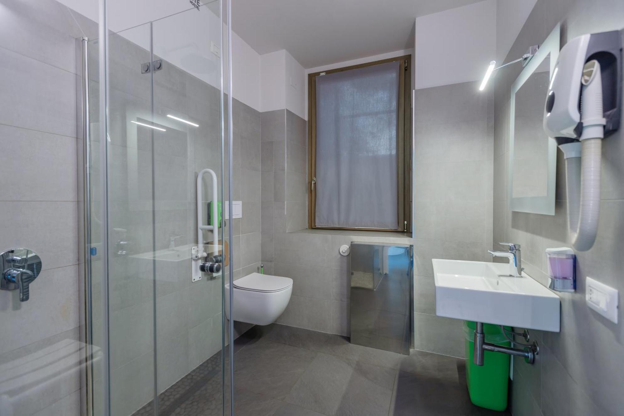 Posto Letto in Dormitorio Maschile per 4 Persone