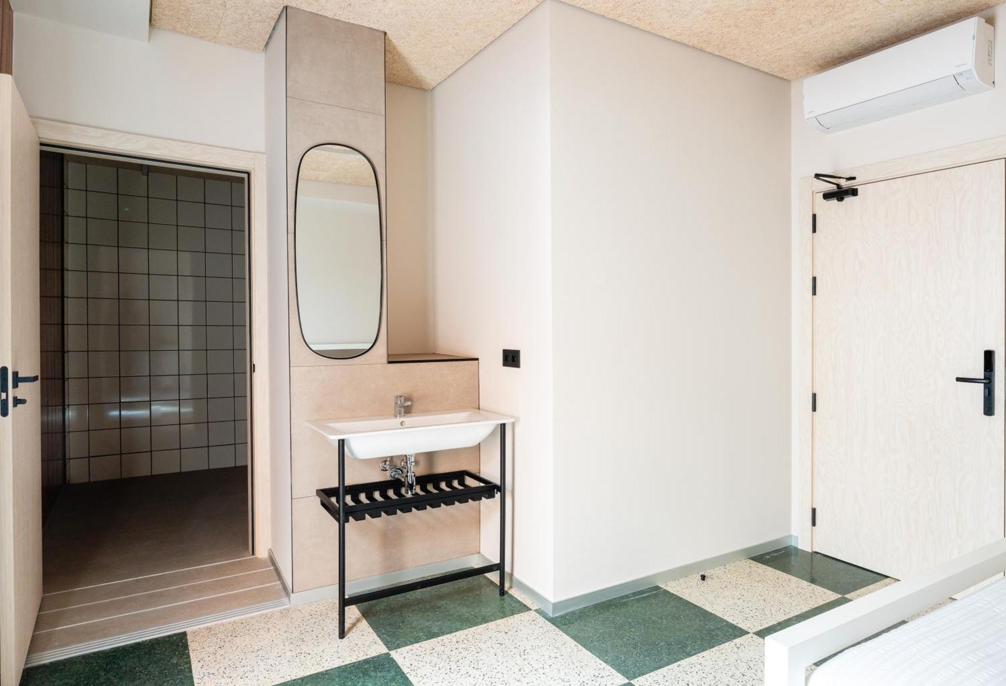 Female Double Room - Disability Access,1655985707:JPEG