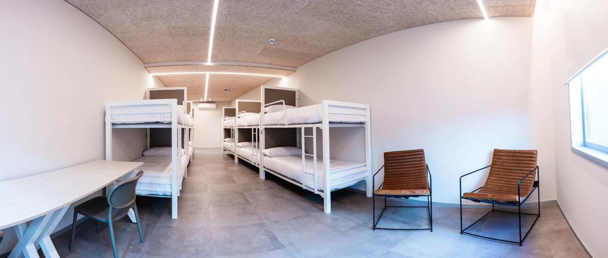 Posto Letto in Dormitorio Femminile con 12 Letti