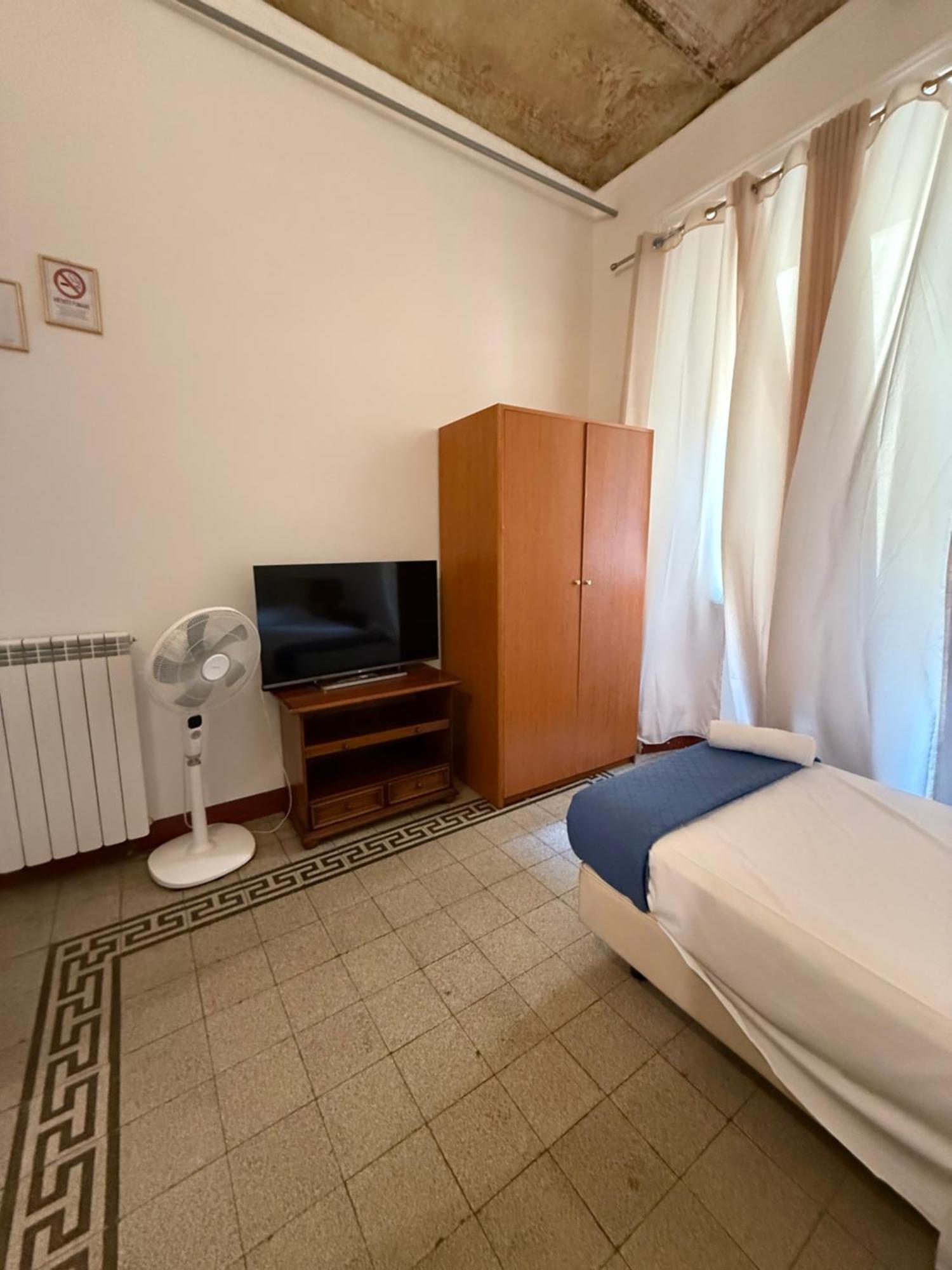Camera Singola Standard con Bagno in Comune