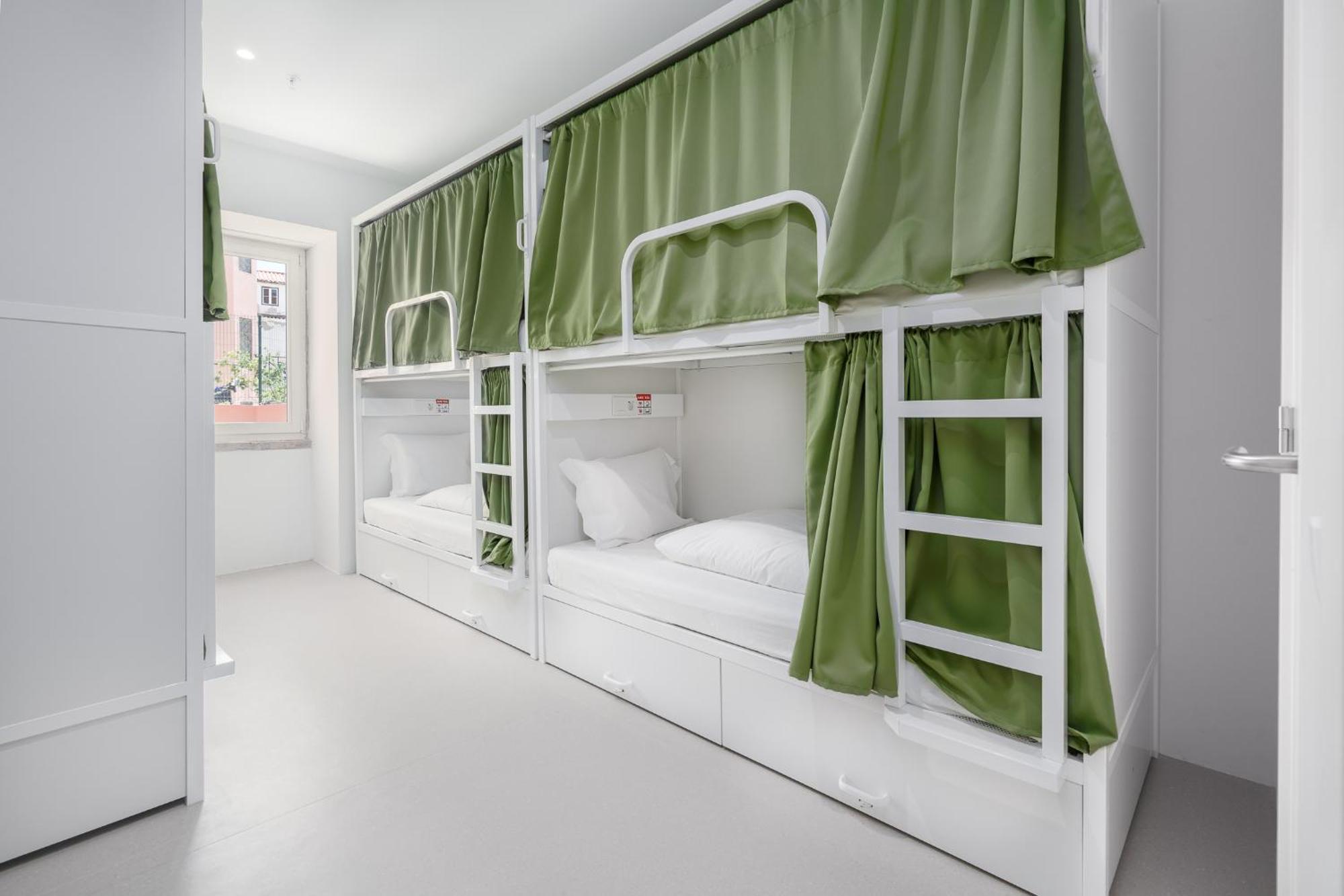 Posto Letto in Dormitorio Misto con 6 Letti