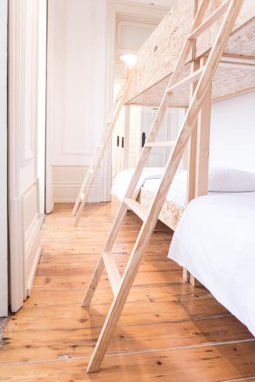 Posto Letto in Dormitorio Misto con 4 Letti