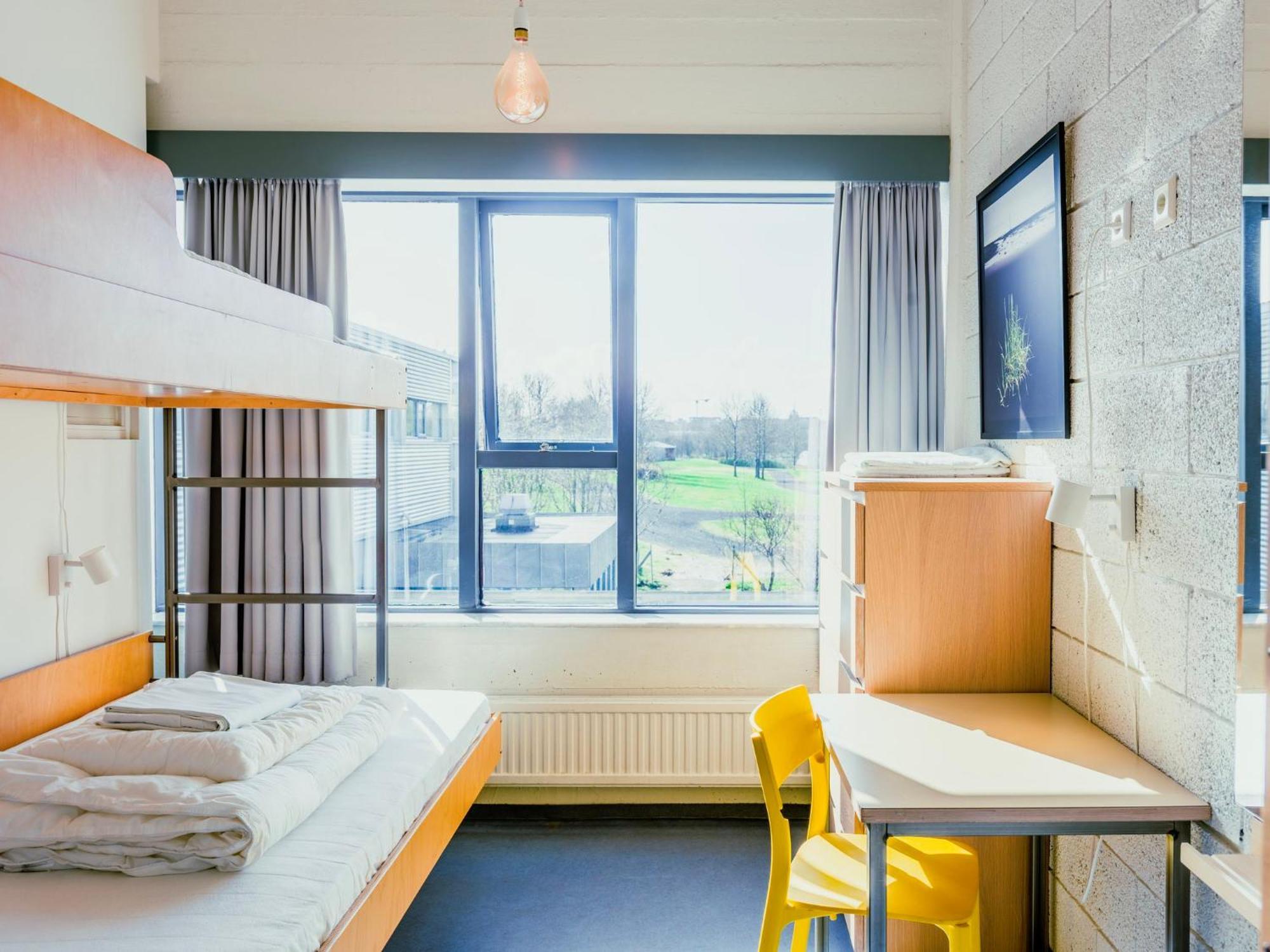 Twin Room,1685069693:JPEG