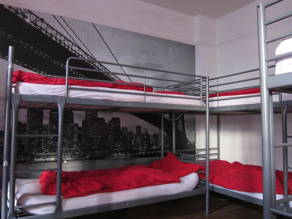 Posto Letto in Dormitorio Misto con 10 Letti