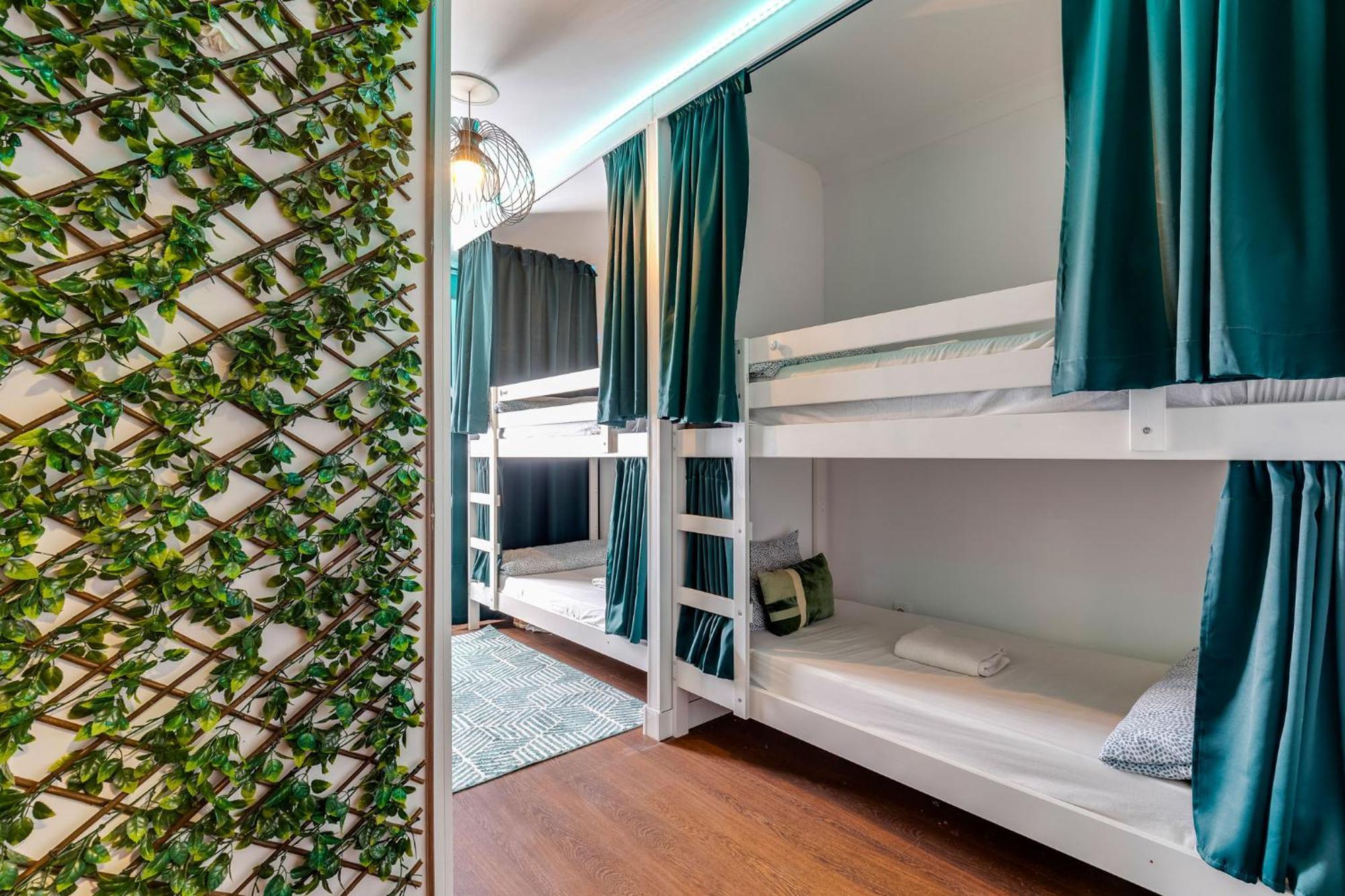 Posto Letto in Dormitorio con 6 Letti