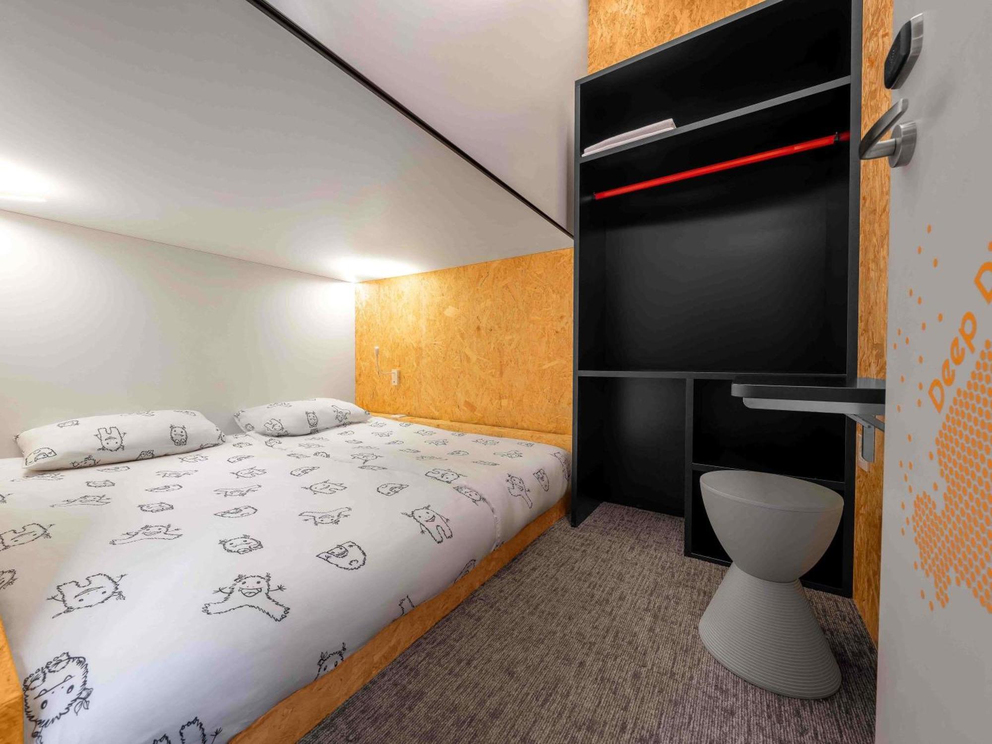 Cabina con Letto Matrimoniale e Bagno in Comune - Piano Inferiore