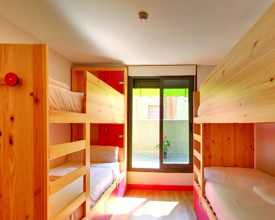Posto Letto in Dormitorio Misto con 4 Letti