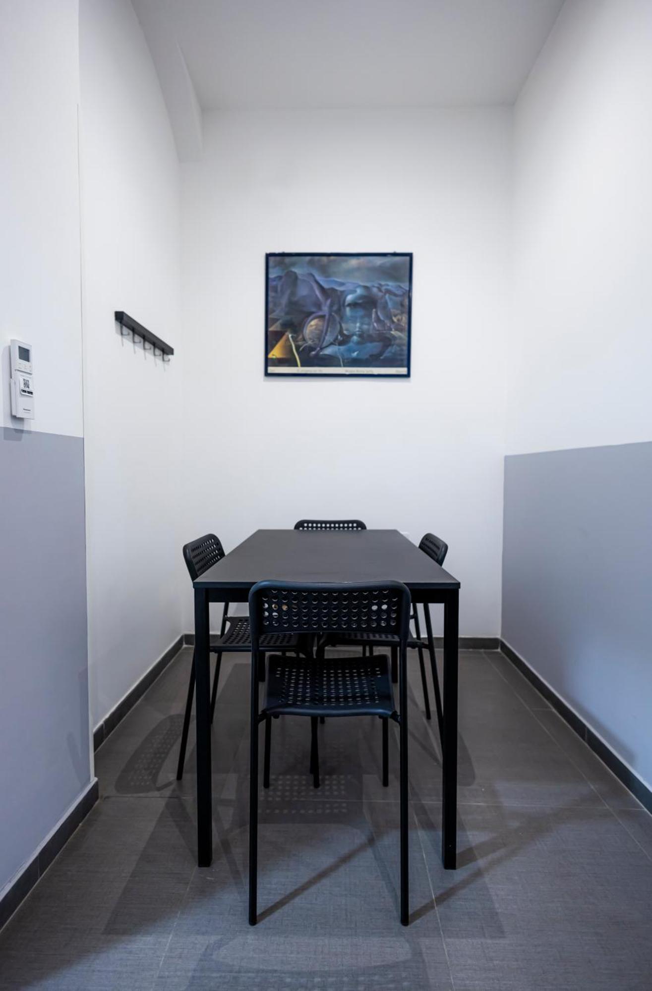 Posto Letto in Dormitorio Misto con 8 Letti