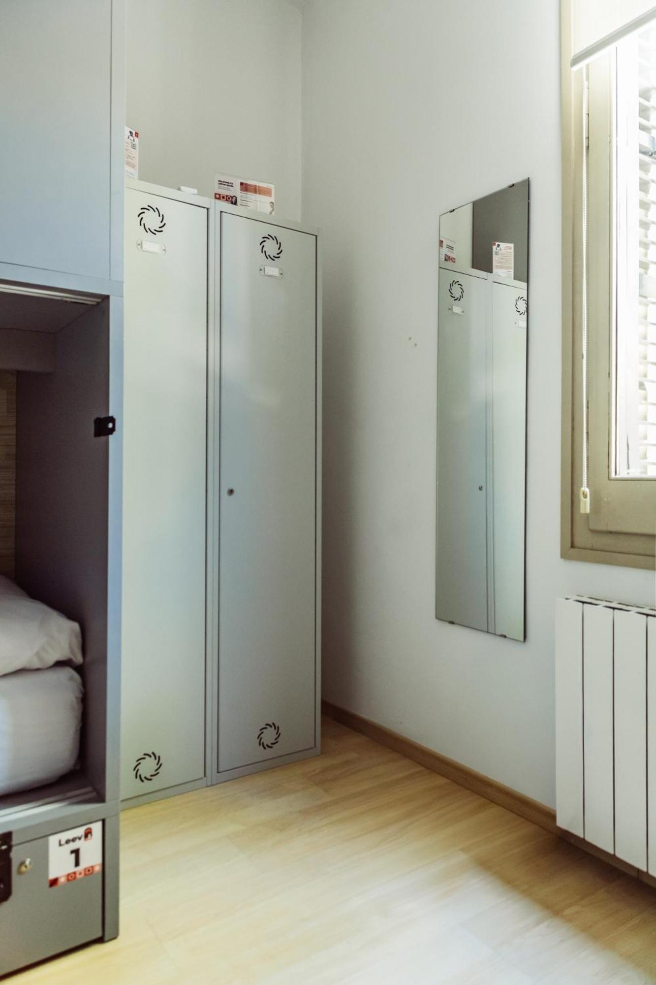 Bed 4-Bed Female Dormitory Room,1705235027:JPEG