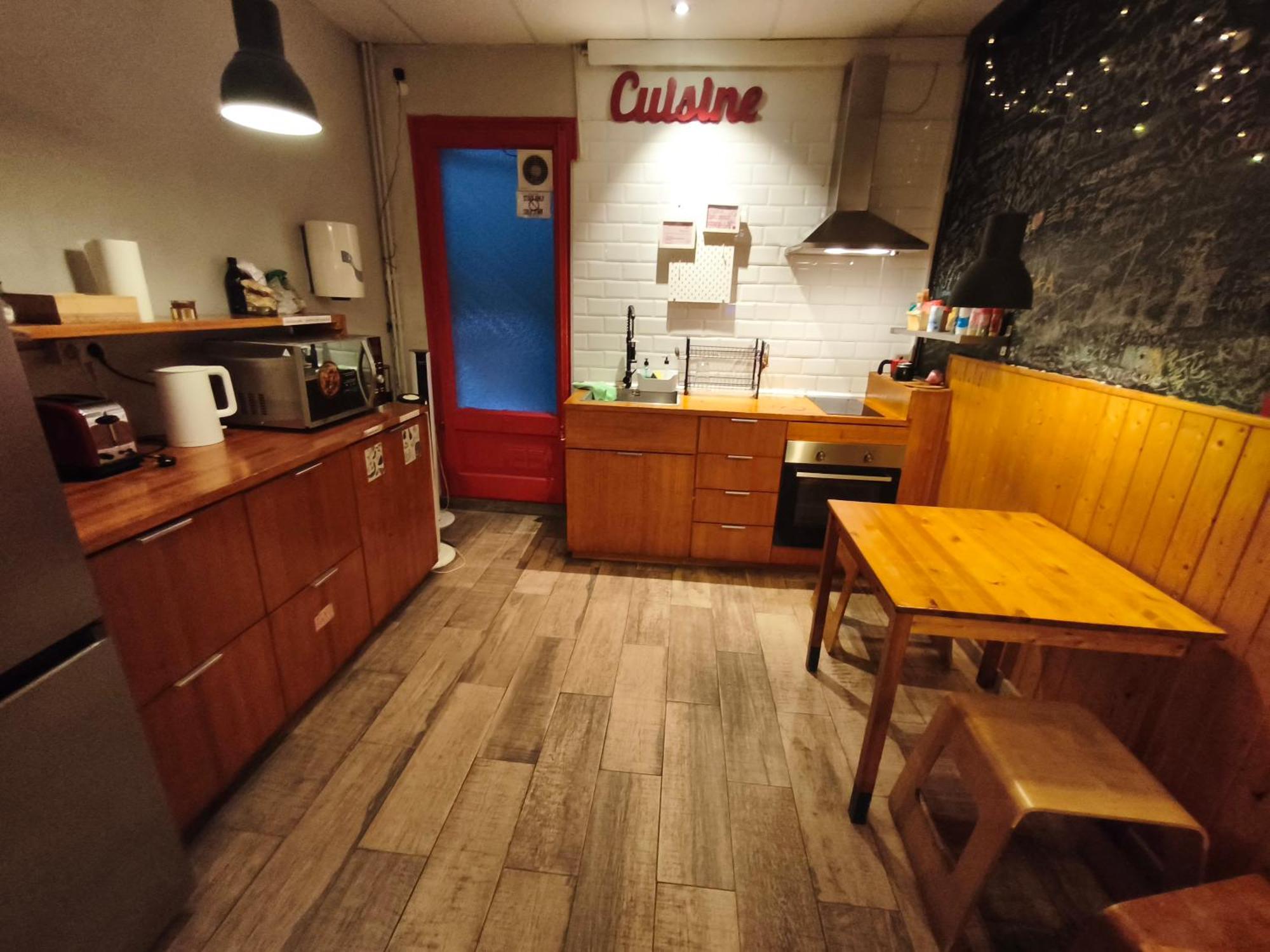 Posto Letto in Dormitorio Femminile per 8 Persone