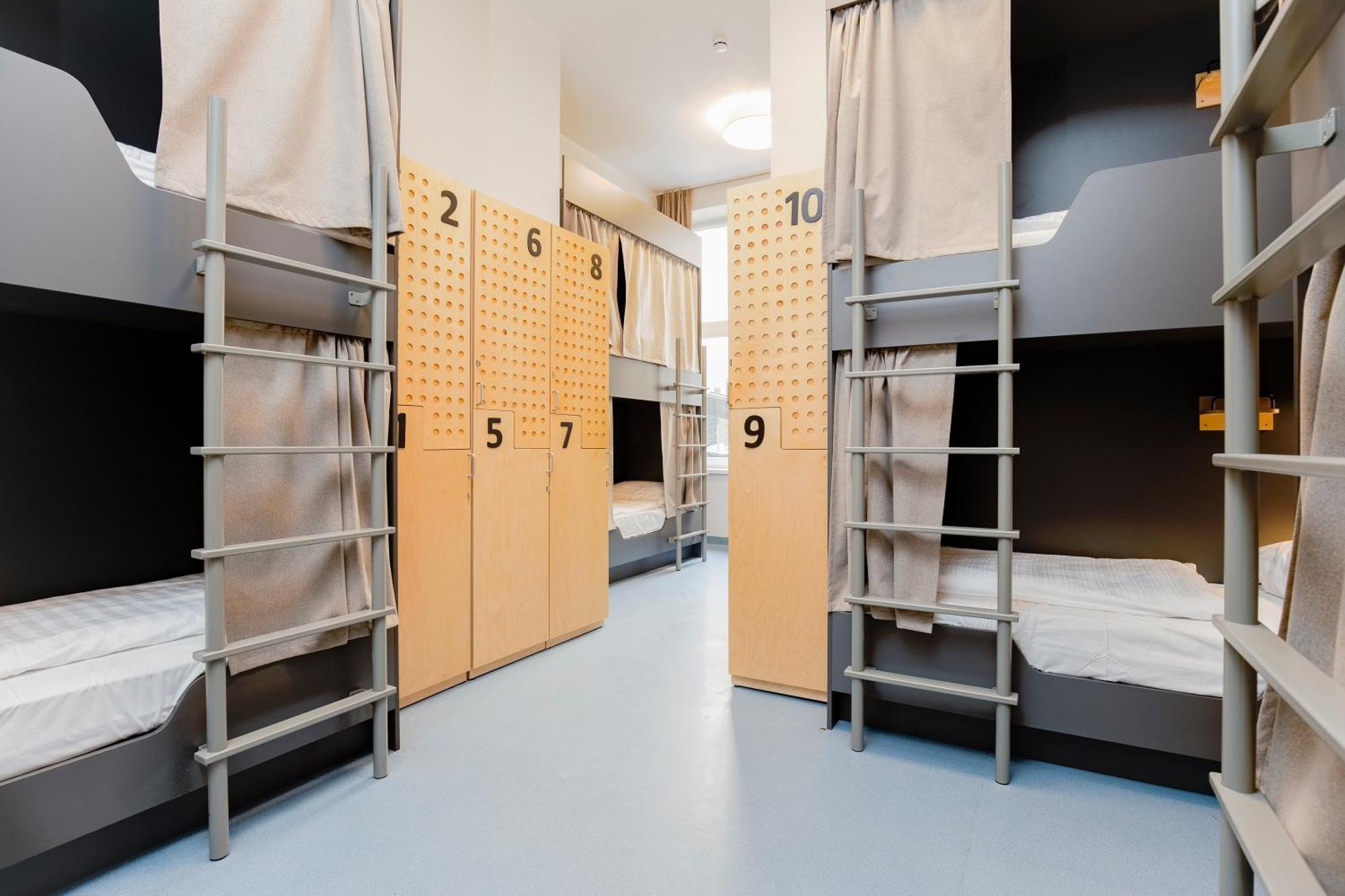 Posto Letto in Dormitorio Misto con 10 Letti