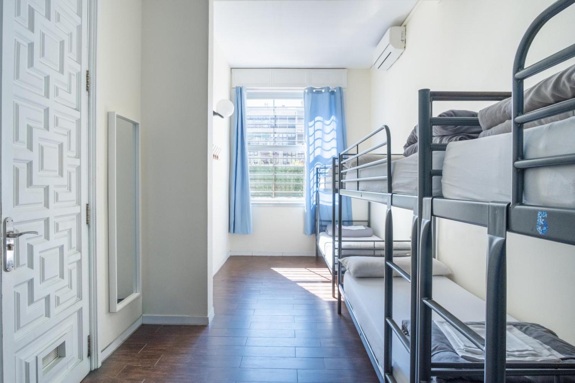 Posto Letto in Dormitorio Femminile con 6 Letti