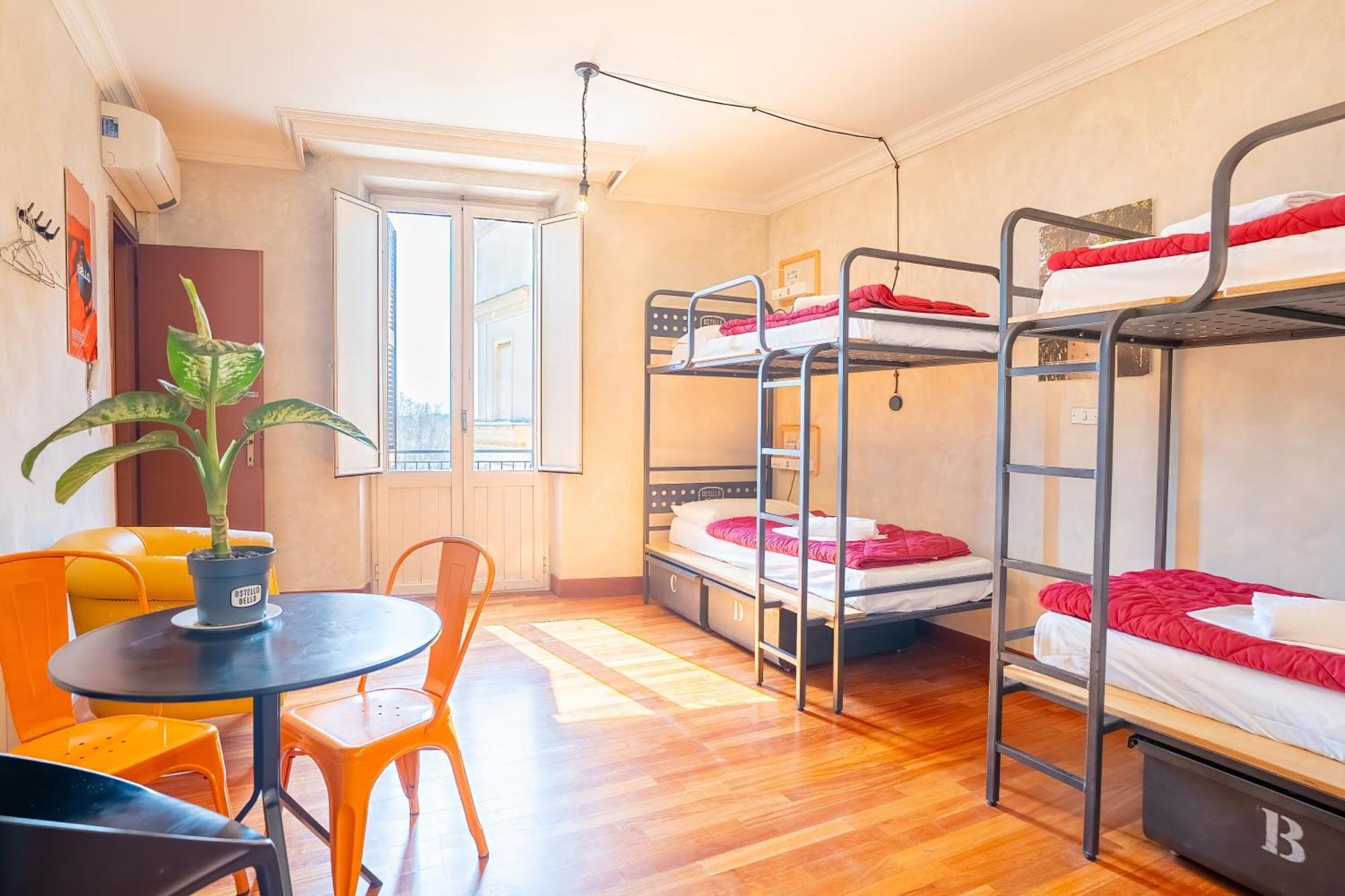 Posto Letto in Dormitorio Misto con 4 Letti