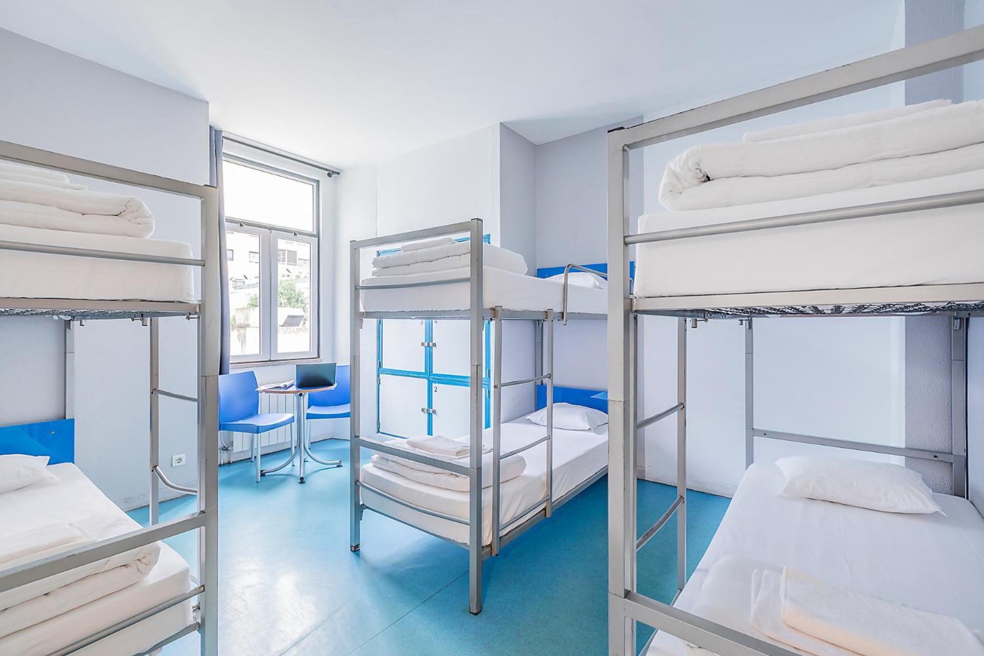 Posto Letto in Dormitorio Femminile con 6 Letti