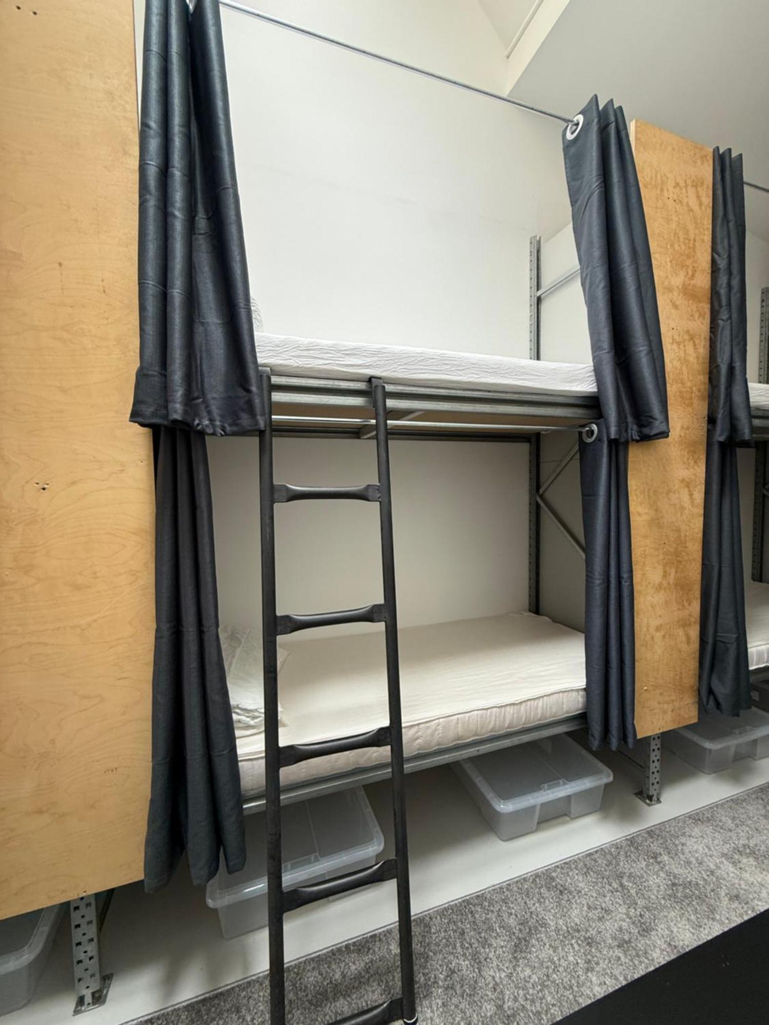 Posto Letto in Dormitorio Misto con 10 Letti
