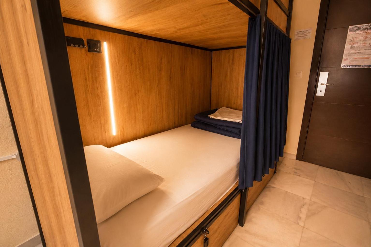 Posto Letto in Dormitorio Misto con 4 Letti