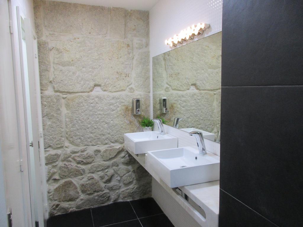 Posto Letto in Dormitorio Misto con 8 Letti, Bagno Privato e Vista Fiume