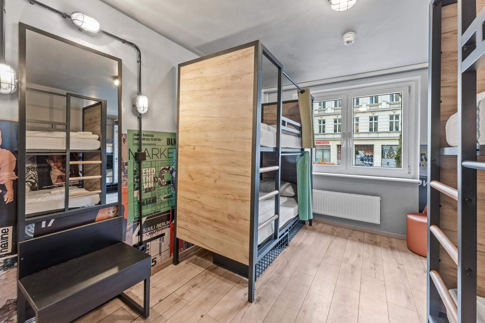 Bed 6-Bed Dormitory Room