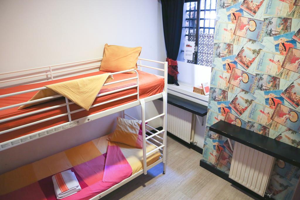 Camera Doppia con Letti Singoli e Bagno in Comune