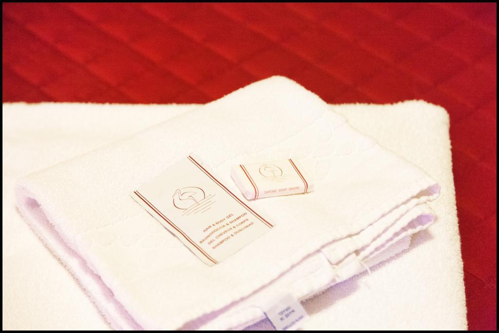 Camera Doppia con Letti Singoli e Bagno in Comune