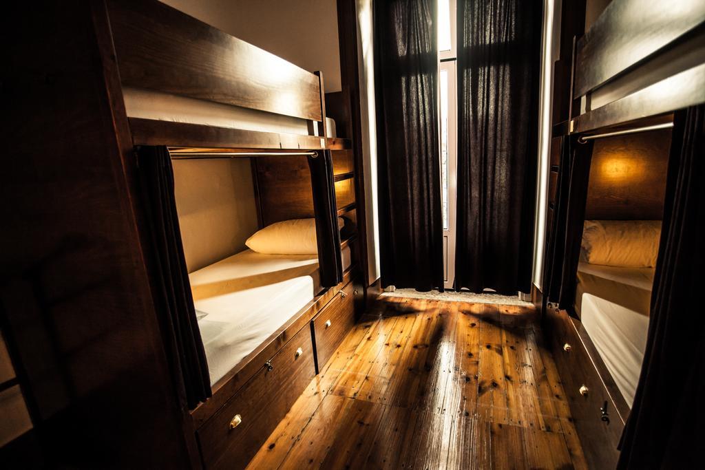 Posto Letto in Dormitorio Misto con 6 Letti