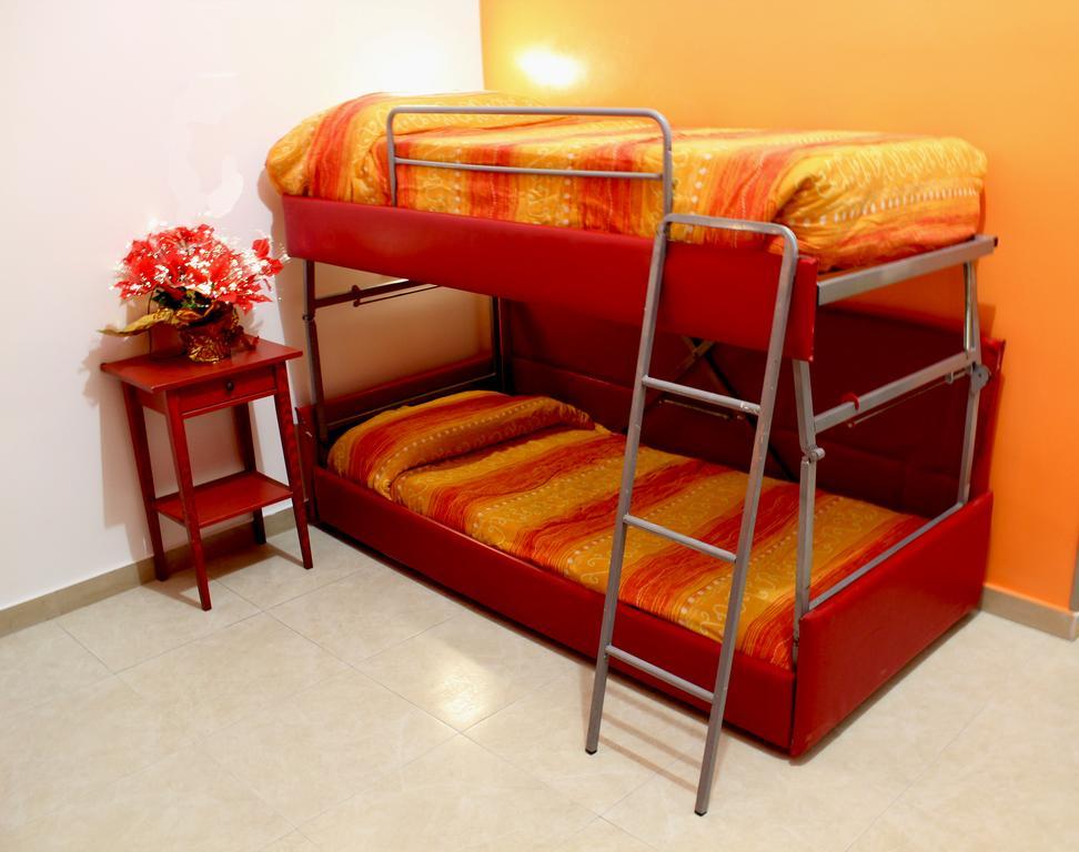 Posto Letto in Dormitorio Misto con 4 Letti
