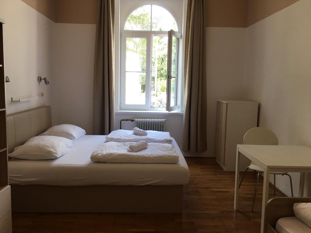 Camera Matrimoniale con Letto Supplementare