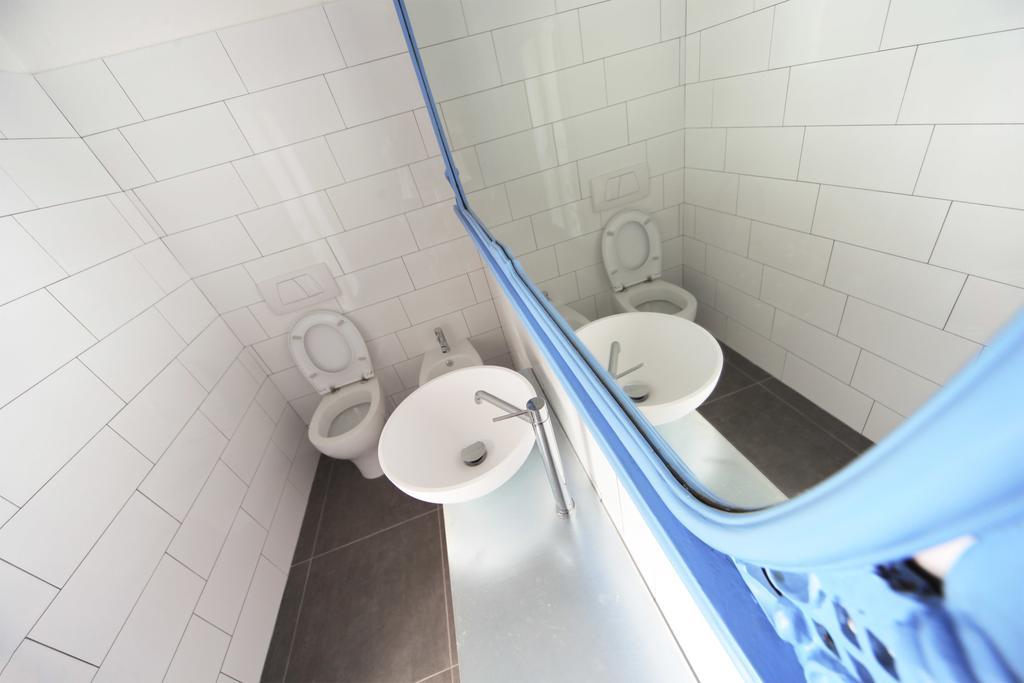 Posto Letto in Dormitorio Misto con 8 Letti