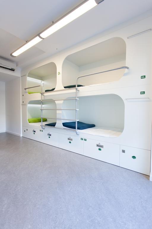 Posto Letto in Dormitorio con 6 Letti