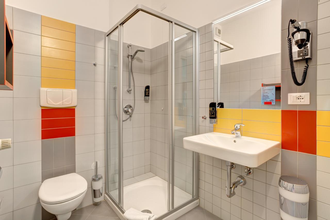 Posto Letto in Dormitorio Misto con 4 Letti