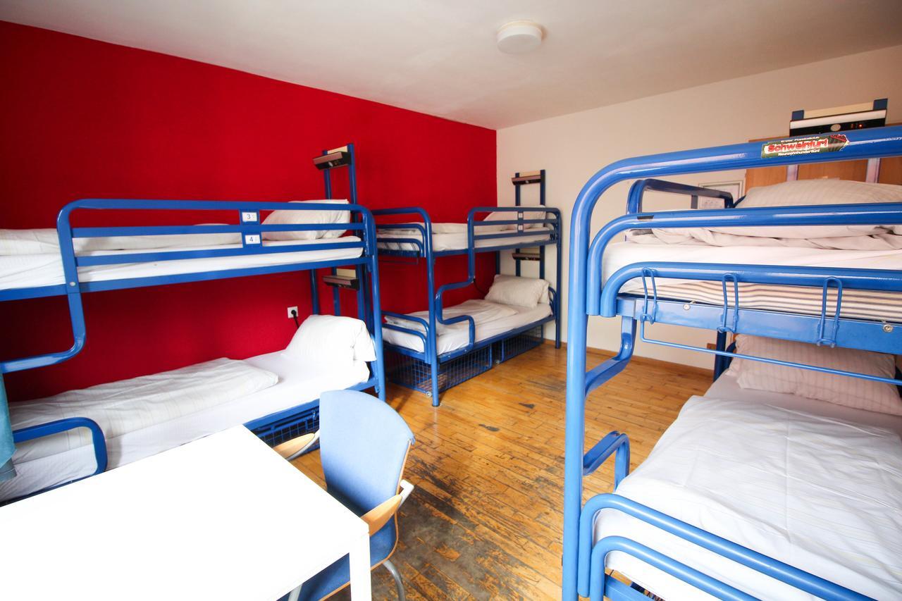 Posto Letto in Dormitorio Misto con 6 Letti