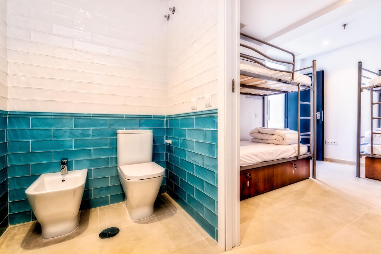 Posto Letto in Dormitorio Femminile con 6 Letti