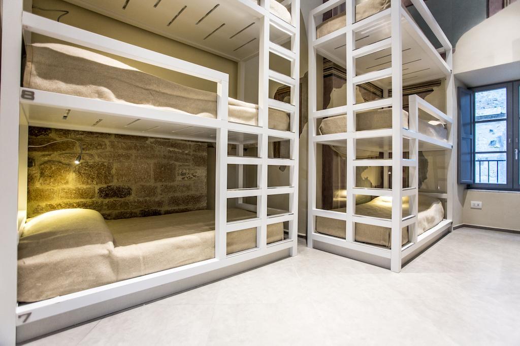 Posto Letto in Dormitorio Misto con 12 Letti