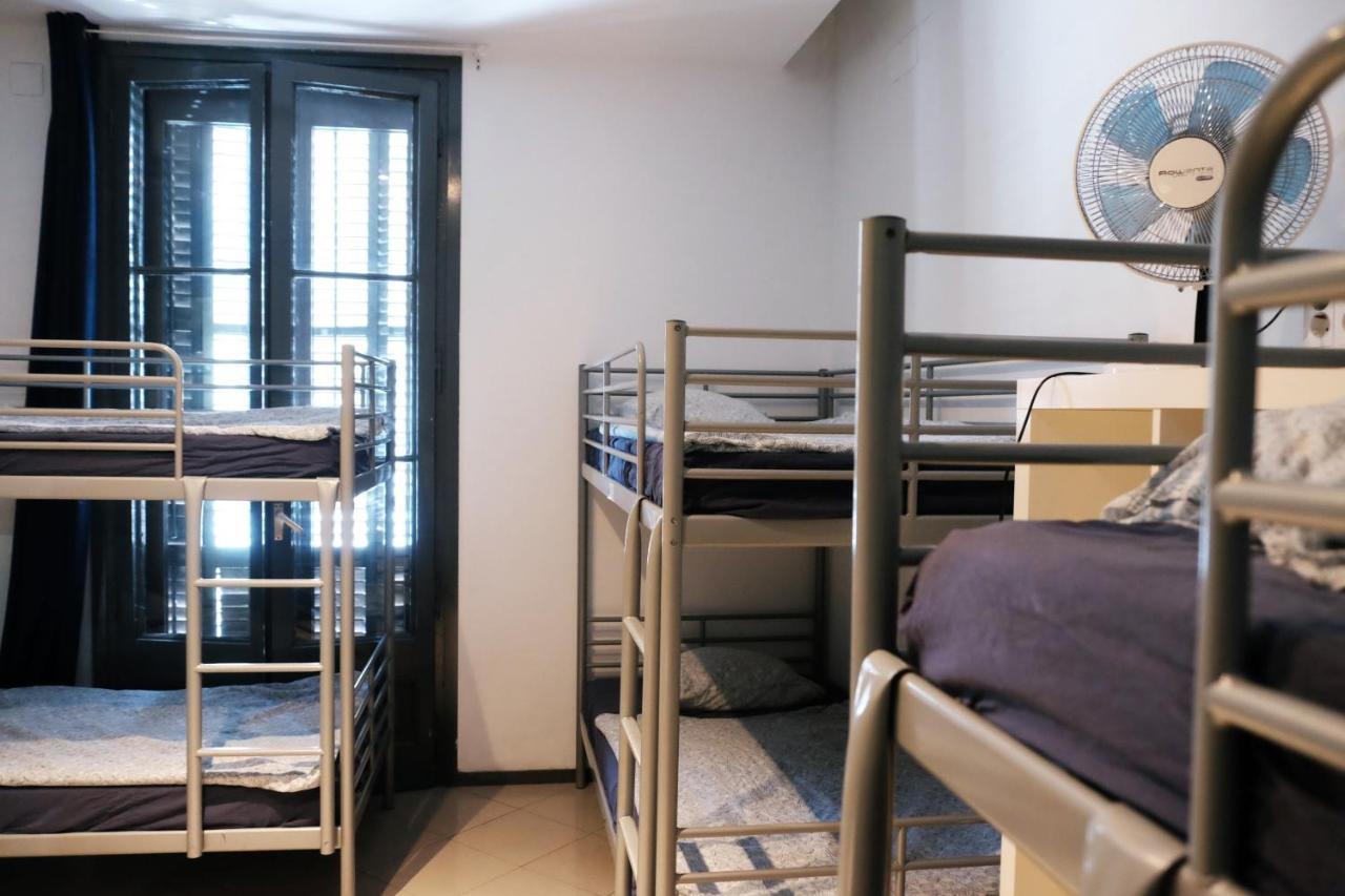 Letto a Castello in Dormitorio Misto con 8 Letti