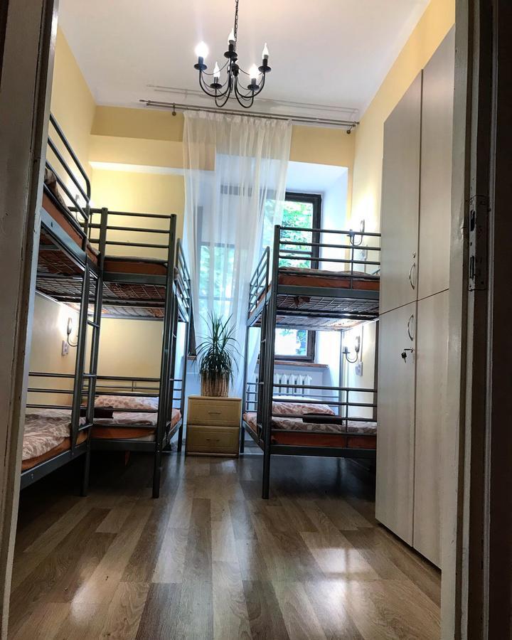 Posto Letto in Dormitorio Misto con 6 Letti