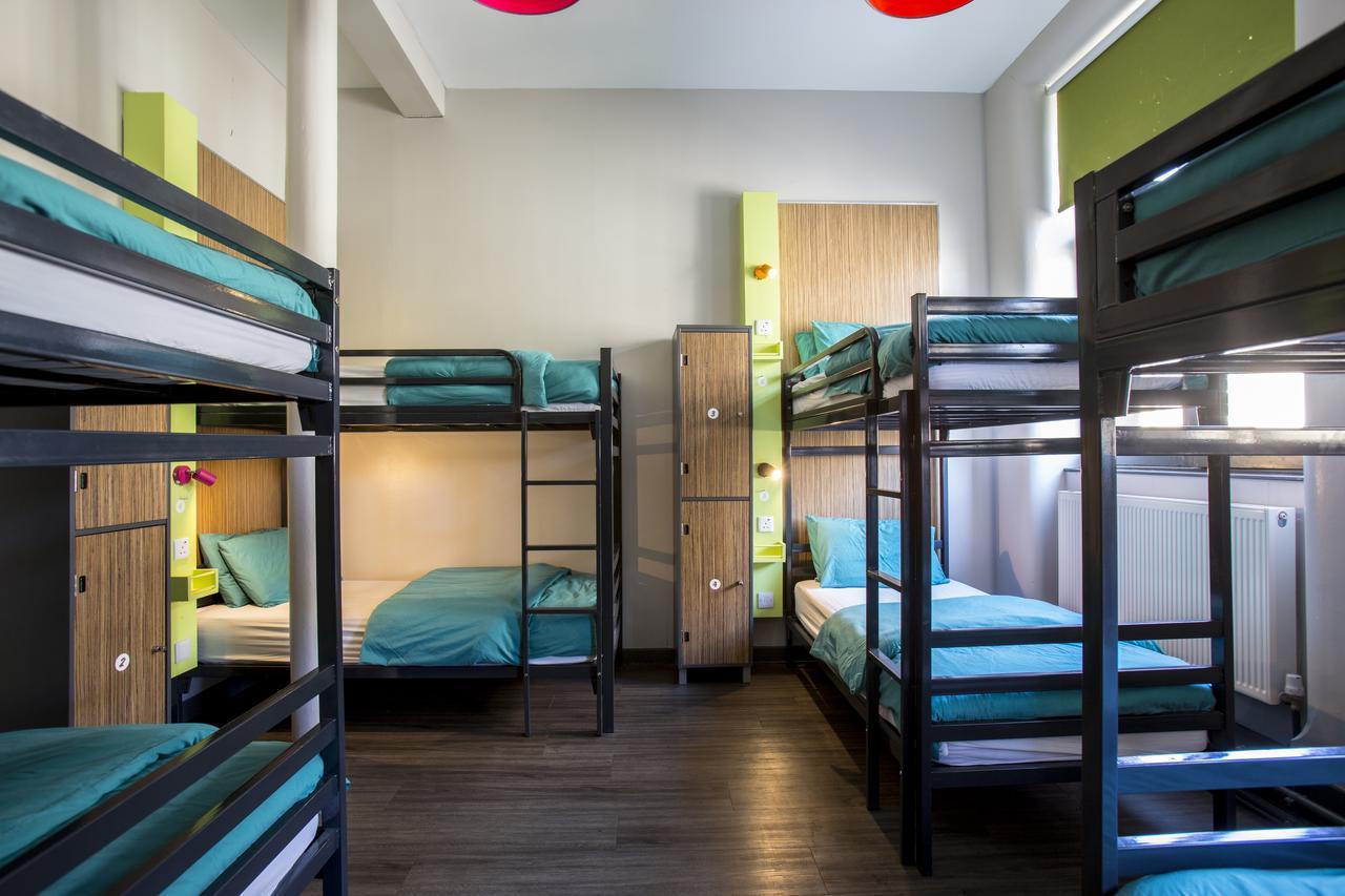 Posto Letto in Dormitorio Misto con 8 Letti