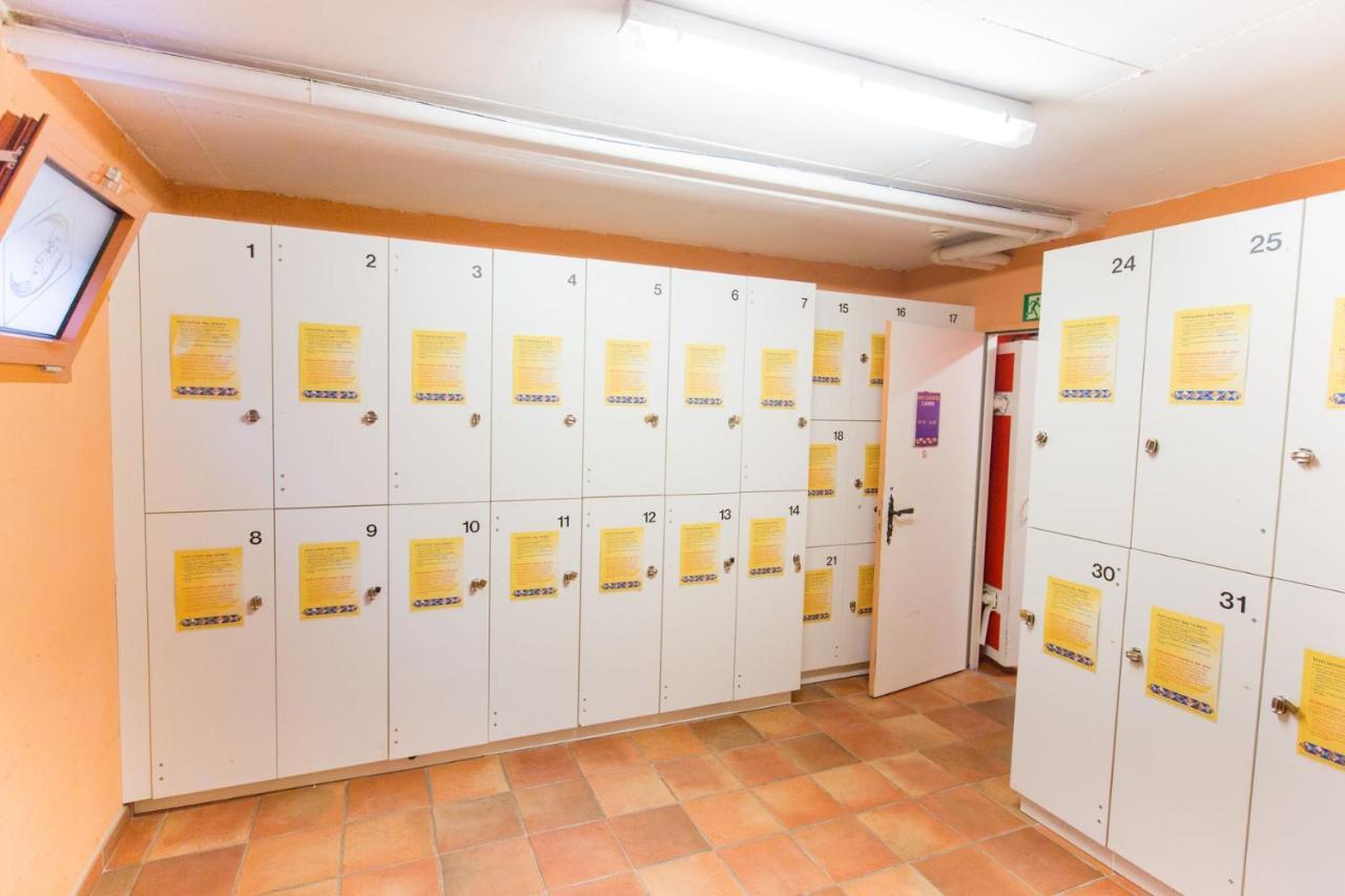 Posto Letto in Dormitorio Misto con 4 Letti