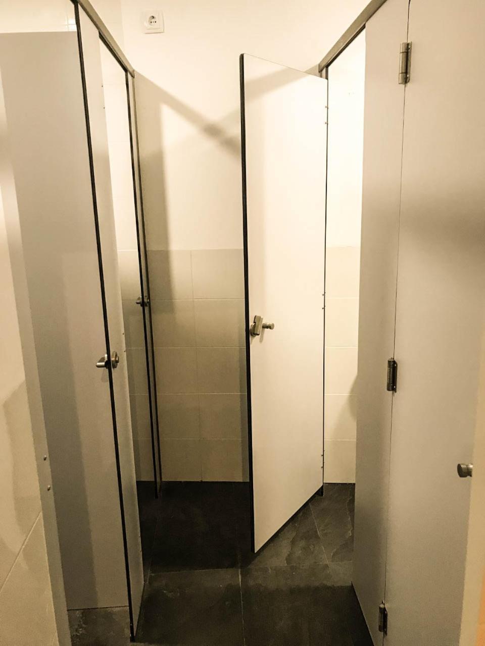 Posto Letto in Dormitorio Misto con 8 Letti