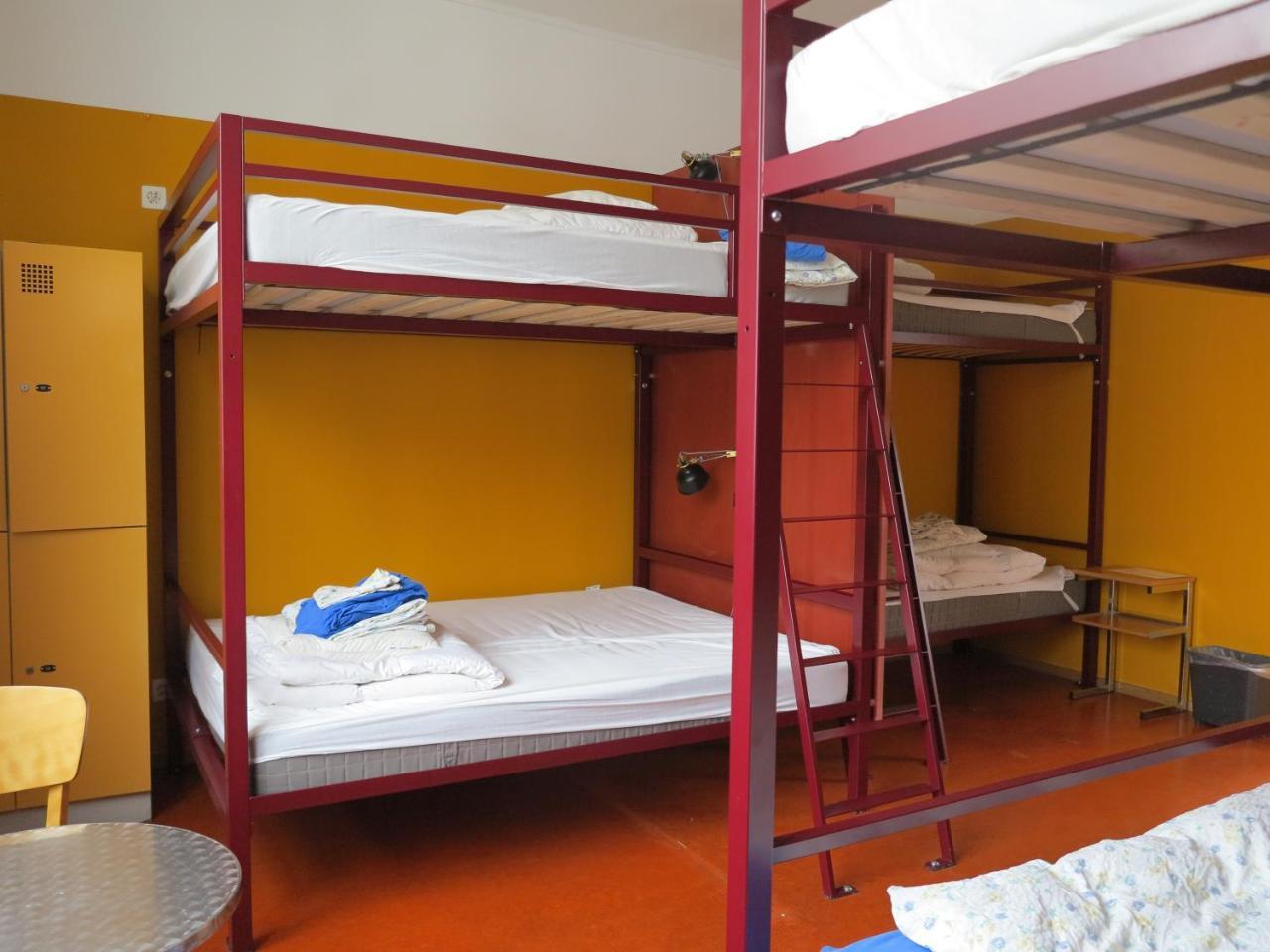 Posto Letto in Dormitorio Femminile