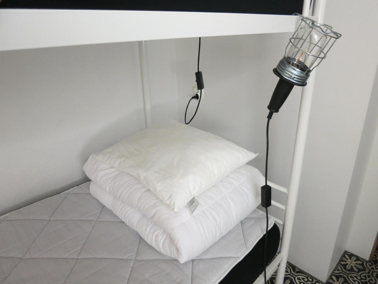 Posto Letto in Dormitorio con 6 Letti