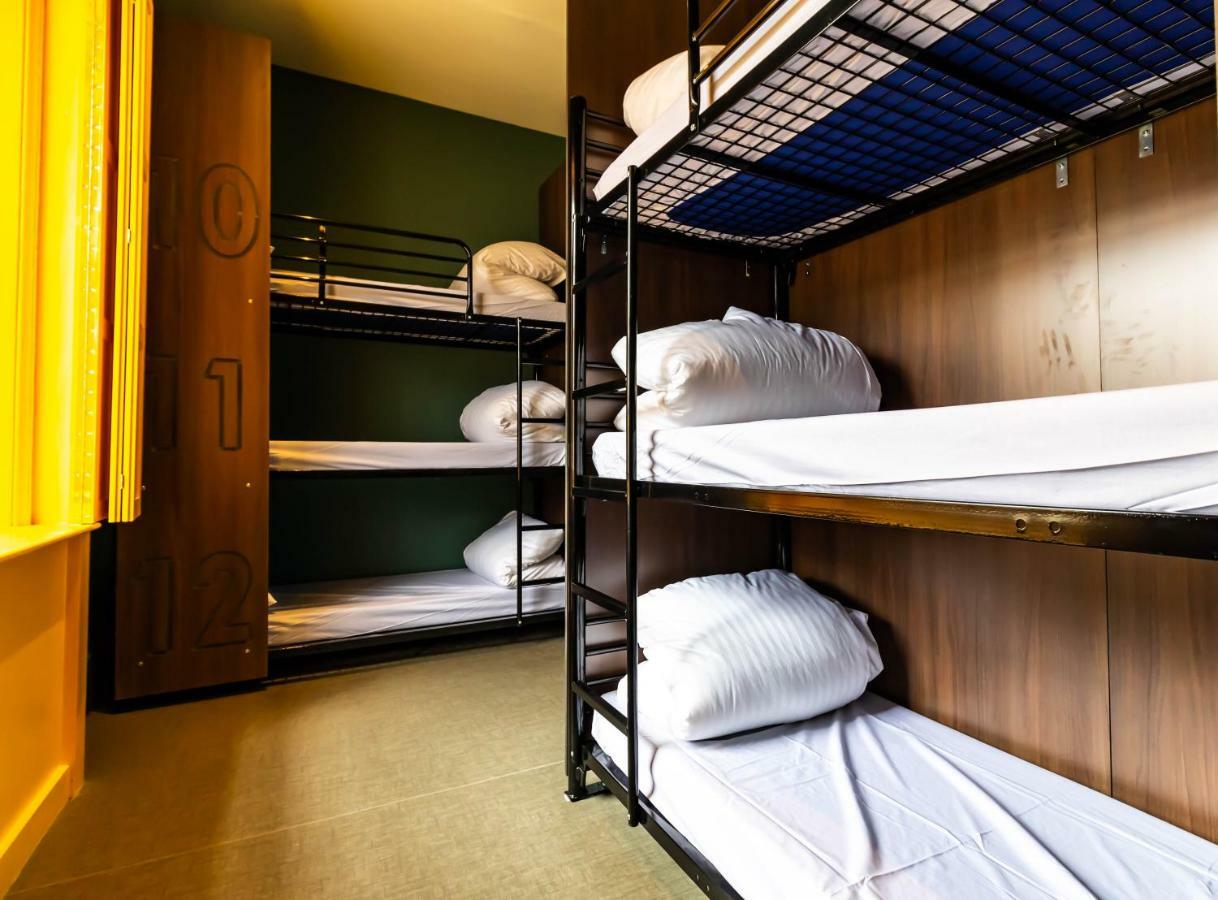 Posto Letto in Dormitorio Misto con 9 Letti