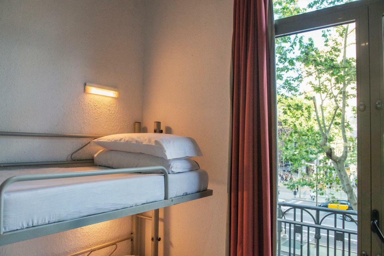 Camera Privata con 8 Letti e  Bagno Interno