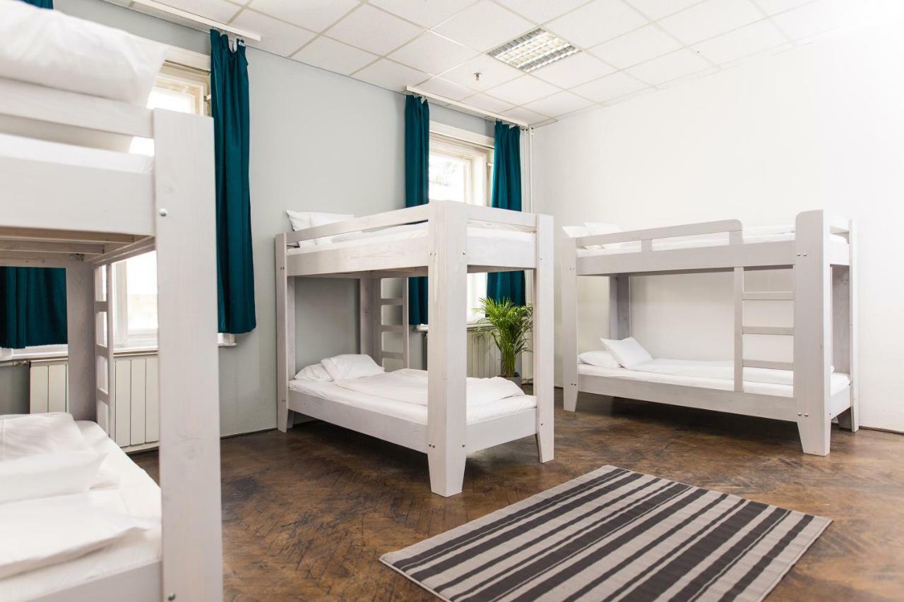 Posto Letto in Dormitorio Misto con 6 Letti