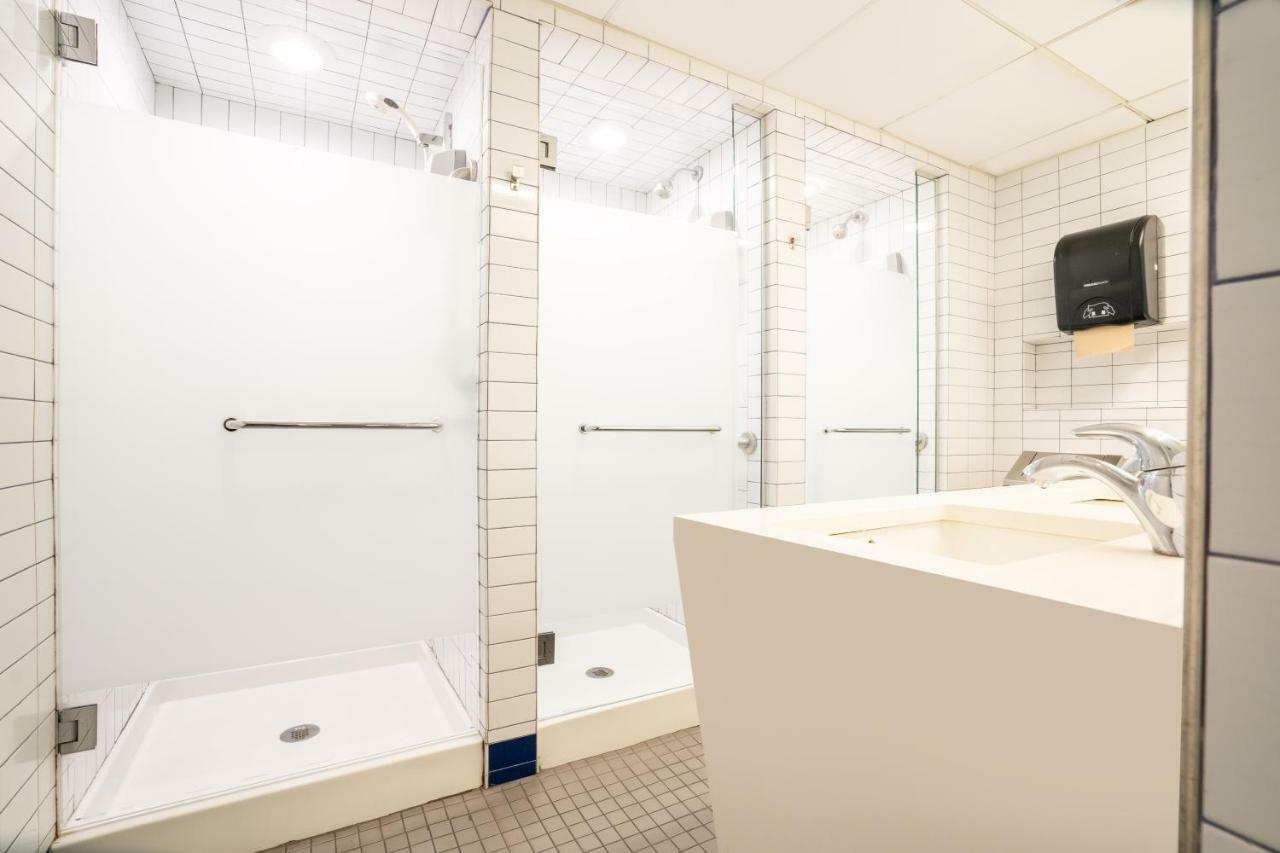 Camera Quadrupla Privata con Bagno in Comune