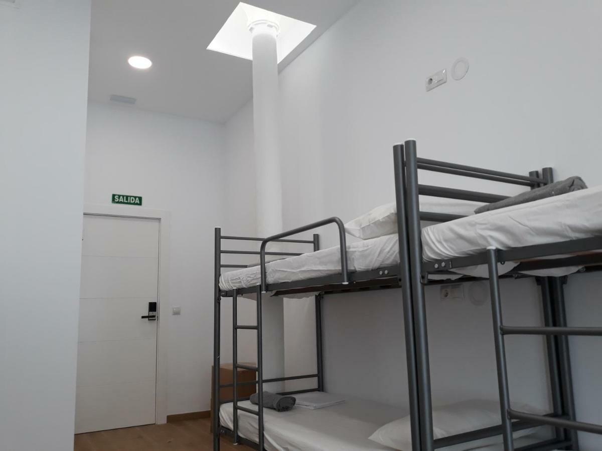 Posto Letto in Dormitorio Misto con 8 Letti