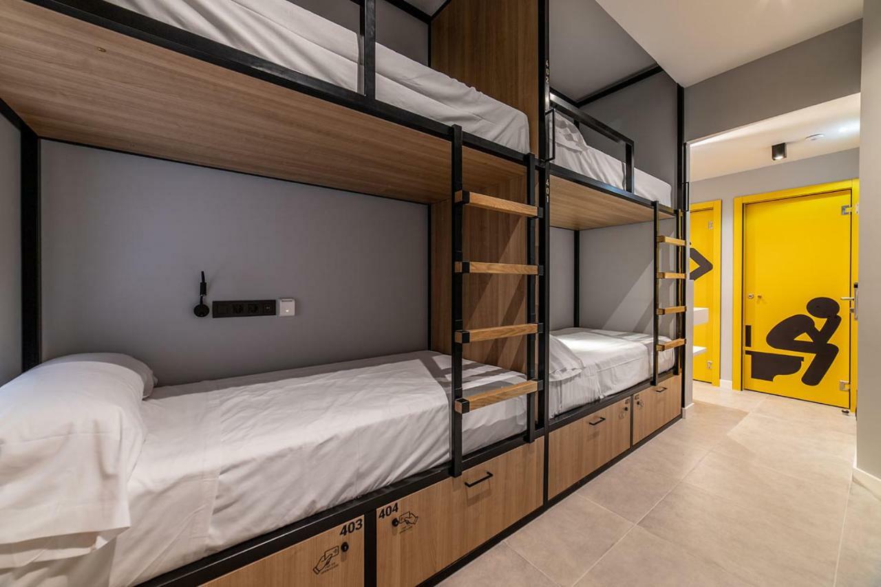 Posto Letto in Dormitorio Misto con 4 Letti